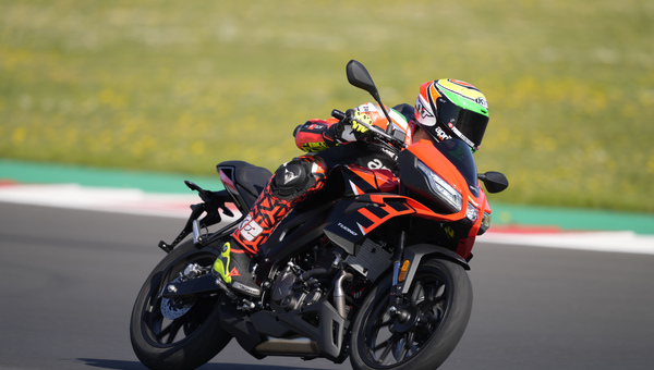 Aprilia-Tuono-125-blocco_4