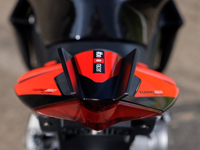 ML99 Concessionaria Roma | Aprilia Tuono 660 vista dettaglio