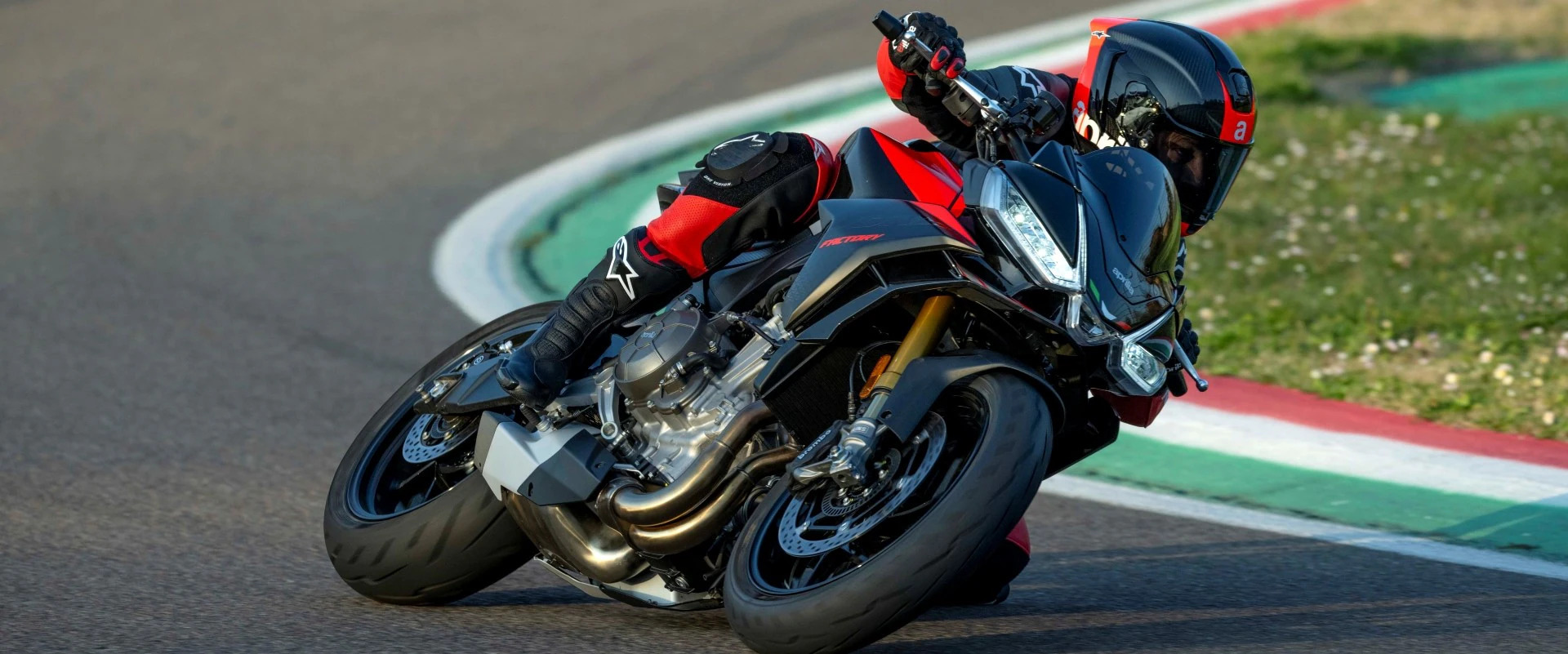 ML99 Concessionaria Roma | Aprilia Tuono 660 in piega